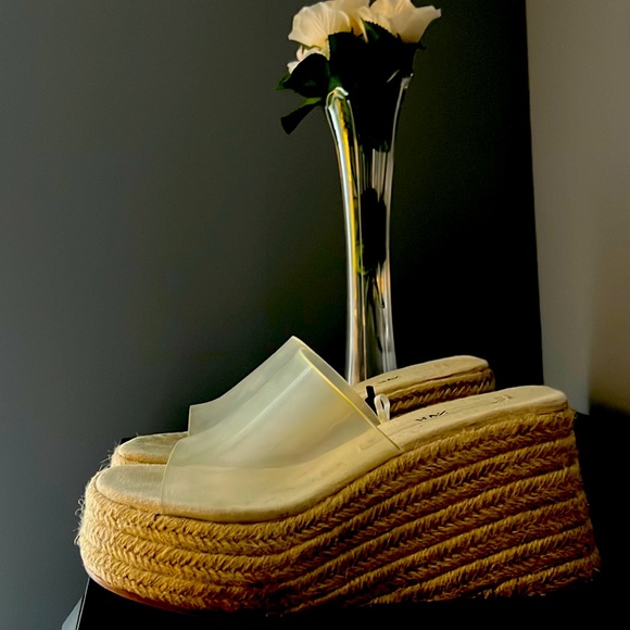 platform sandals great summer/ spring shoes!